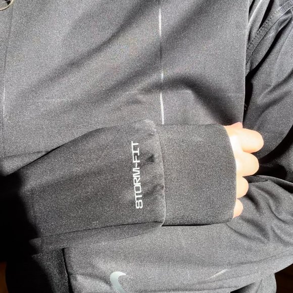 NWOT Women's Nike Storm-Fit Black Long Sleeve Windbreaker Pullover Jacket Medium - Picture 1 of 14